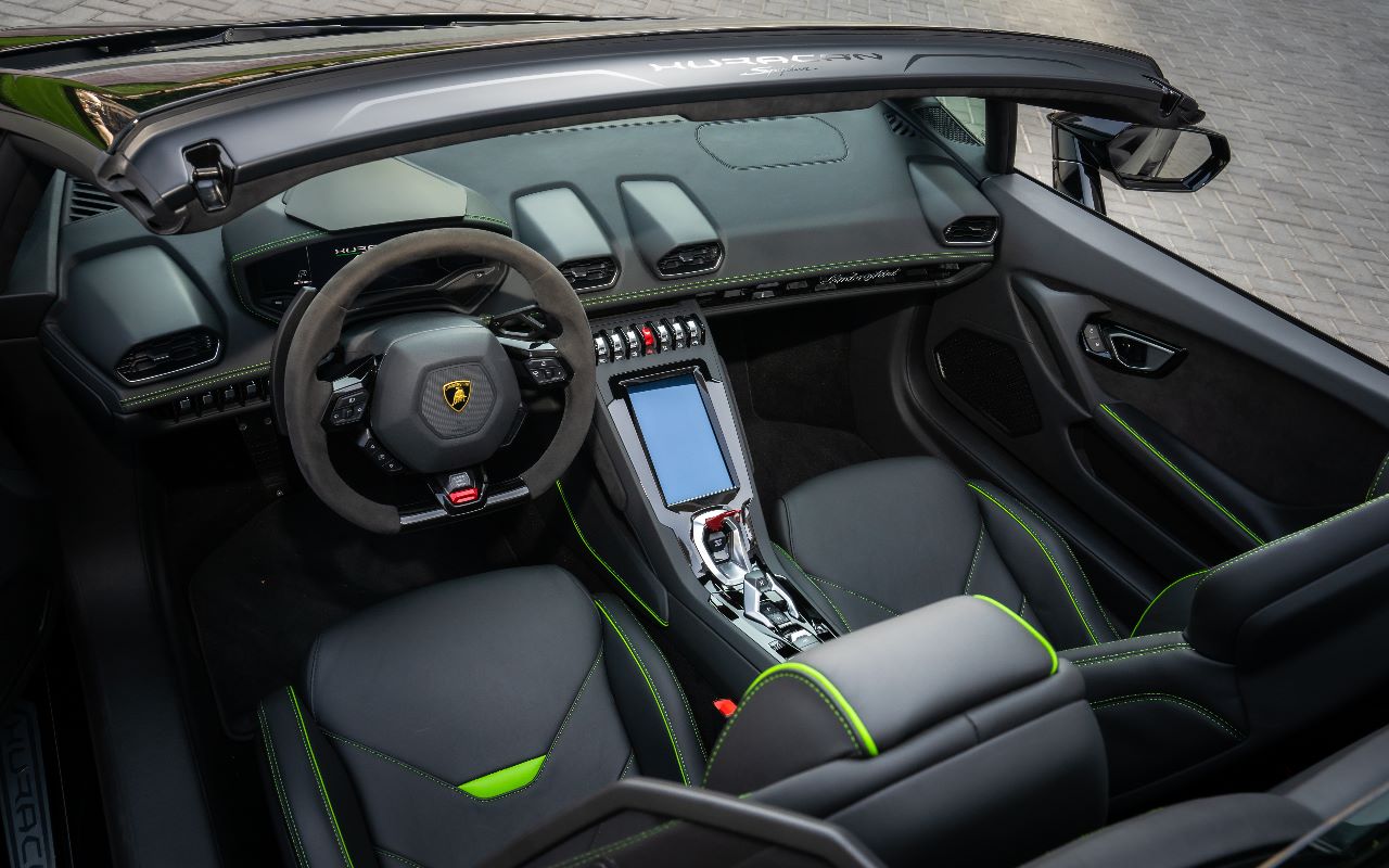 Lamborghini Evo Spyder Interior