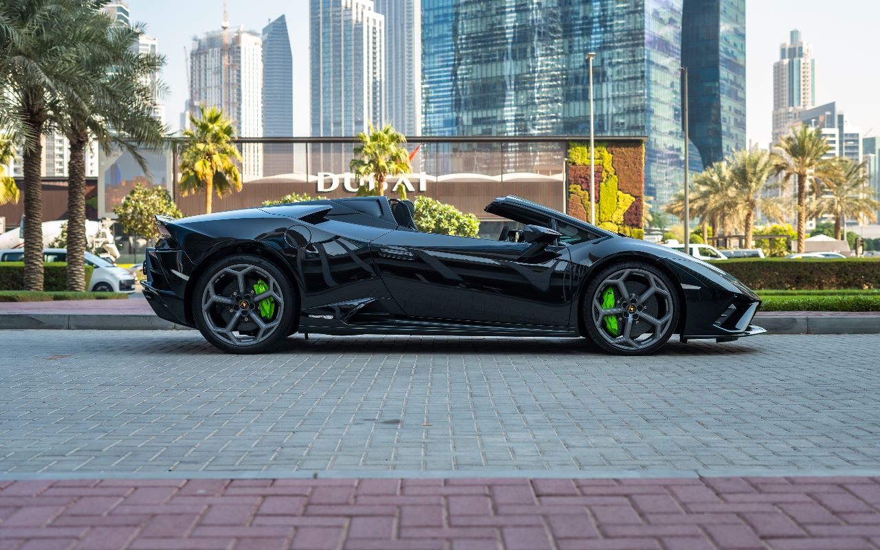 Lamborghini Evo Spyder Interior