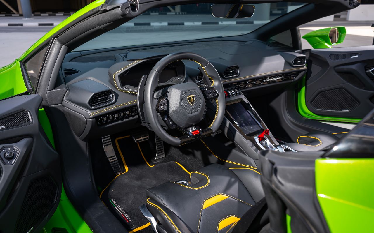 Lamborghini Evo Spyder Interior