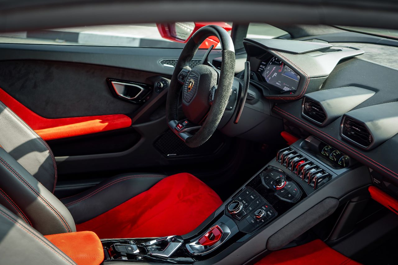 Lamborghini Huracan Spyder Interior