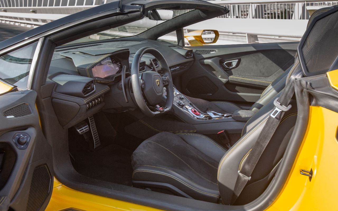 Lamborghini Huracan Spyder Interior