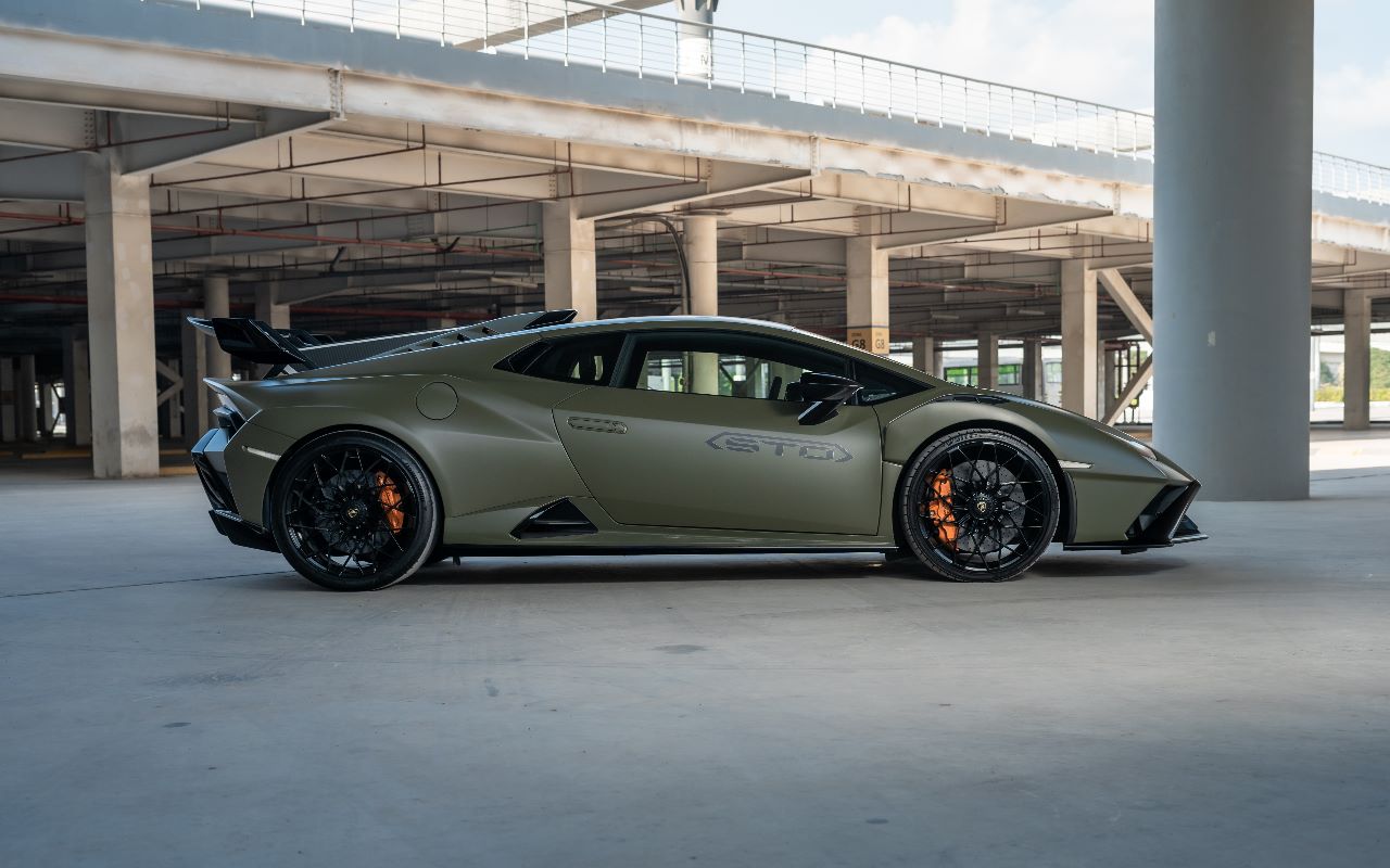 Lamborghini Huracan STO Interior