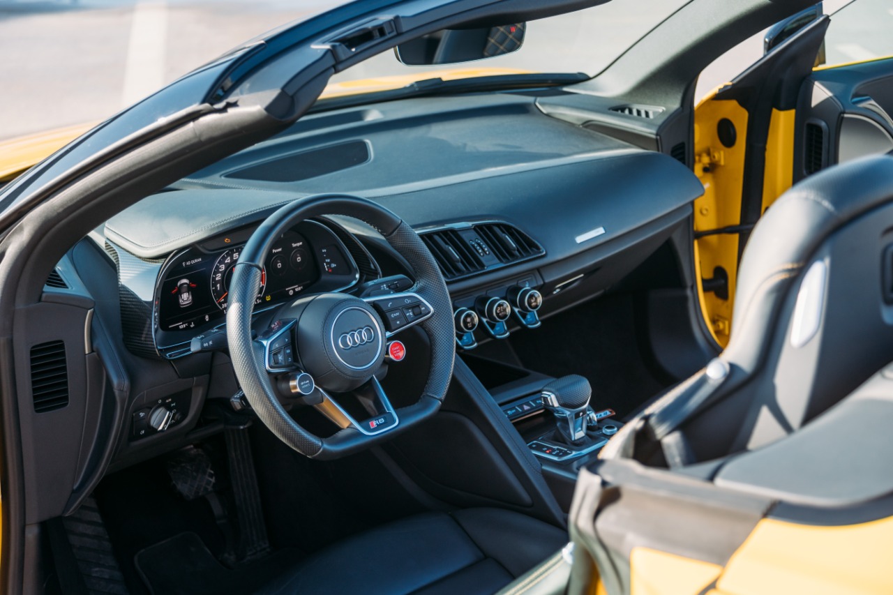 Audi R8 V10 Spyder Interior
