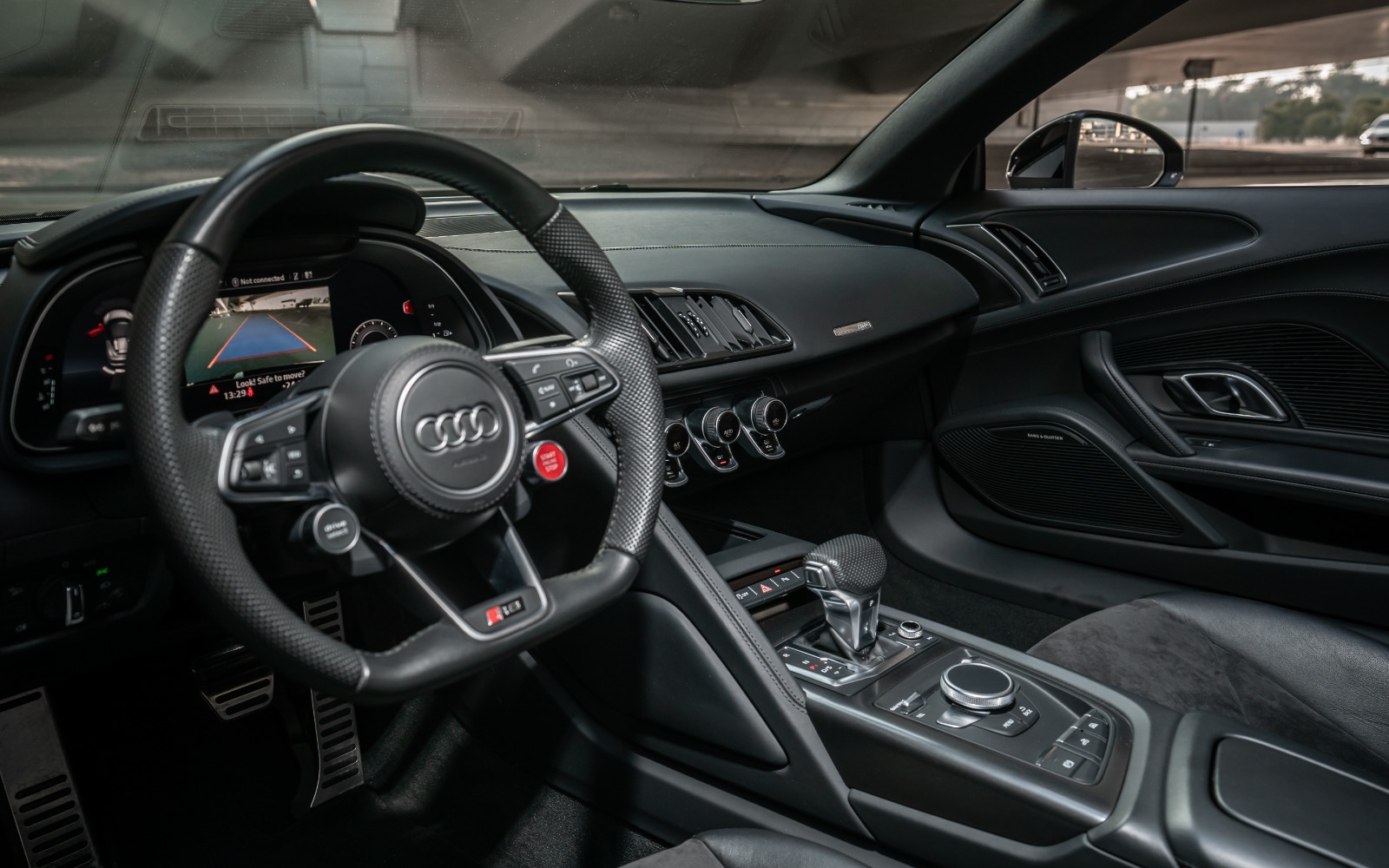 Audi R8 V10 Spyder Interior