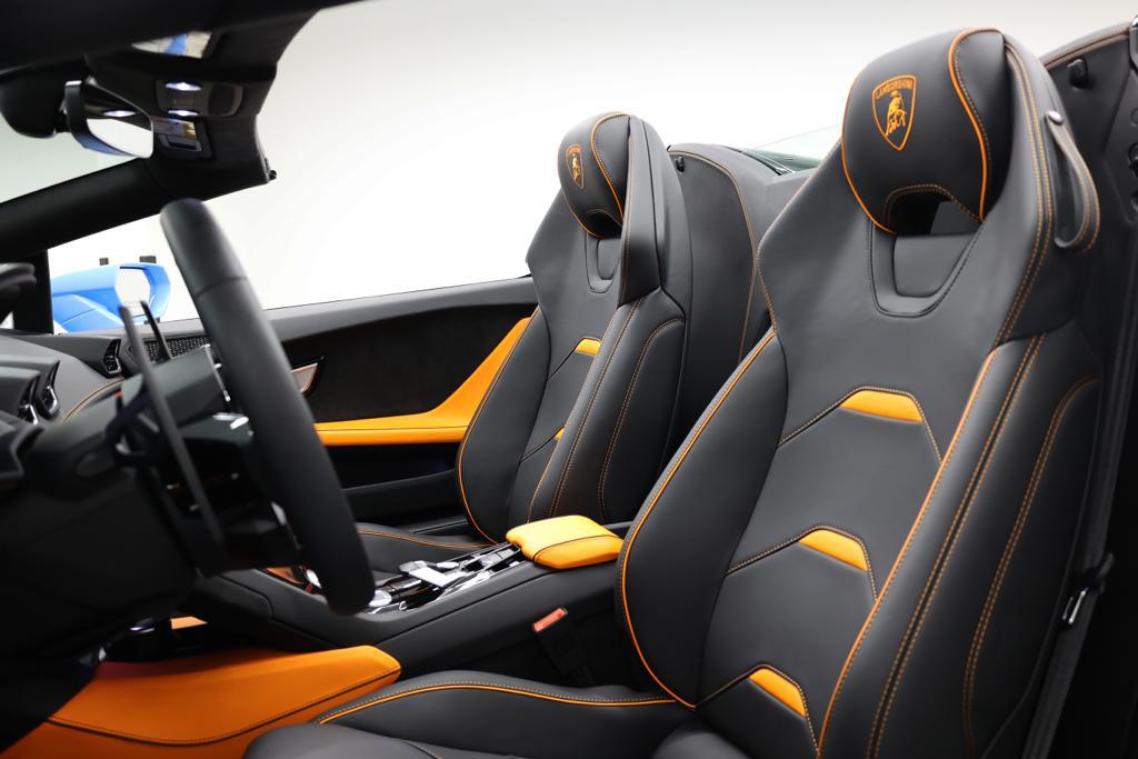 Lamborghini Huracan Evo Spyder Interior