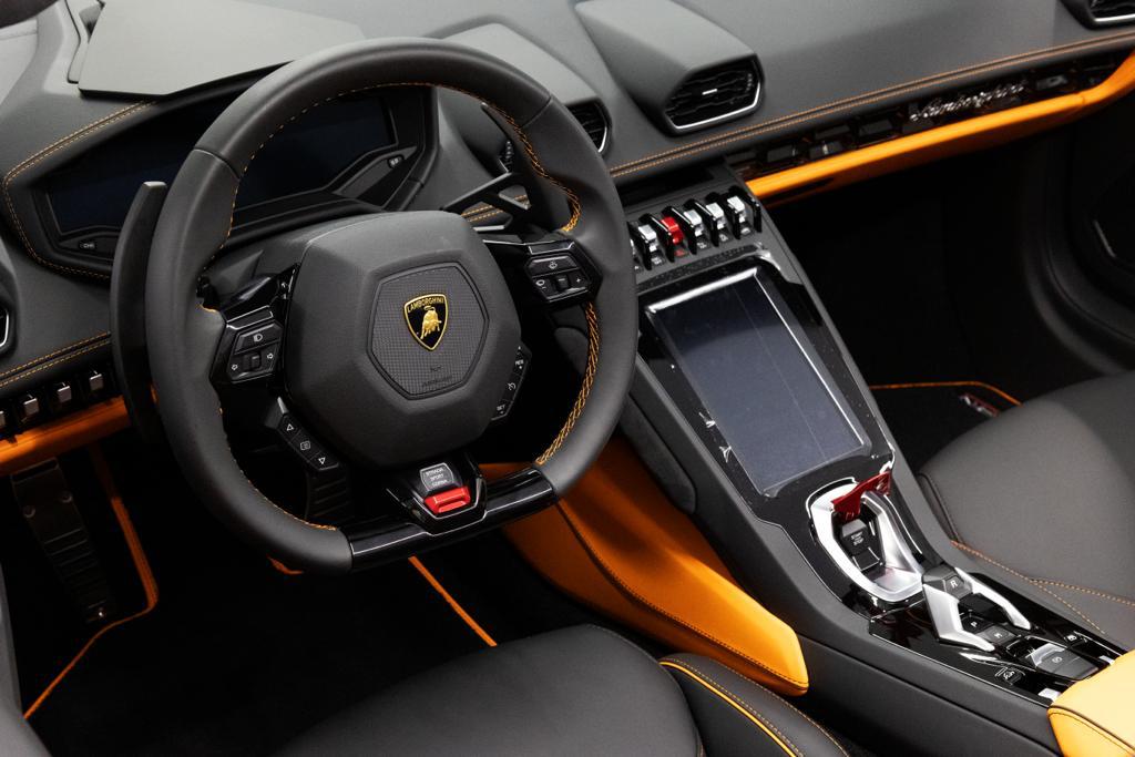 Lamborghini Huracan Evo Spyder Interior