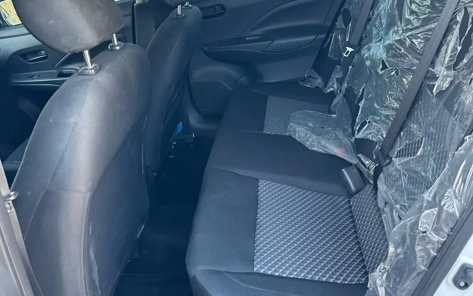 Nissan Sunny Interior